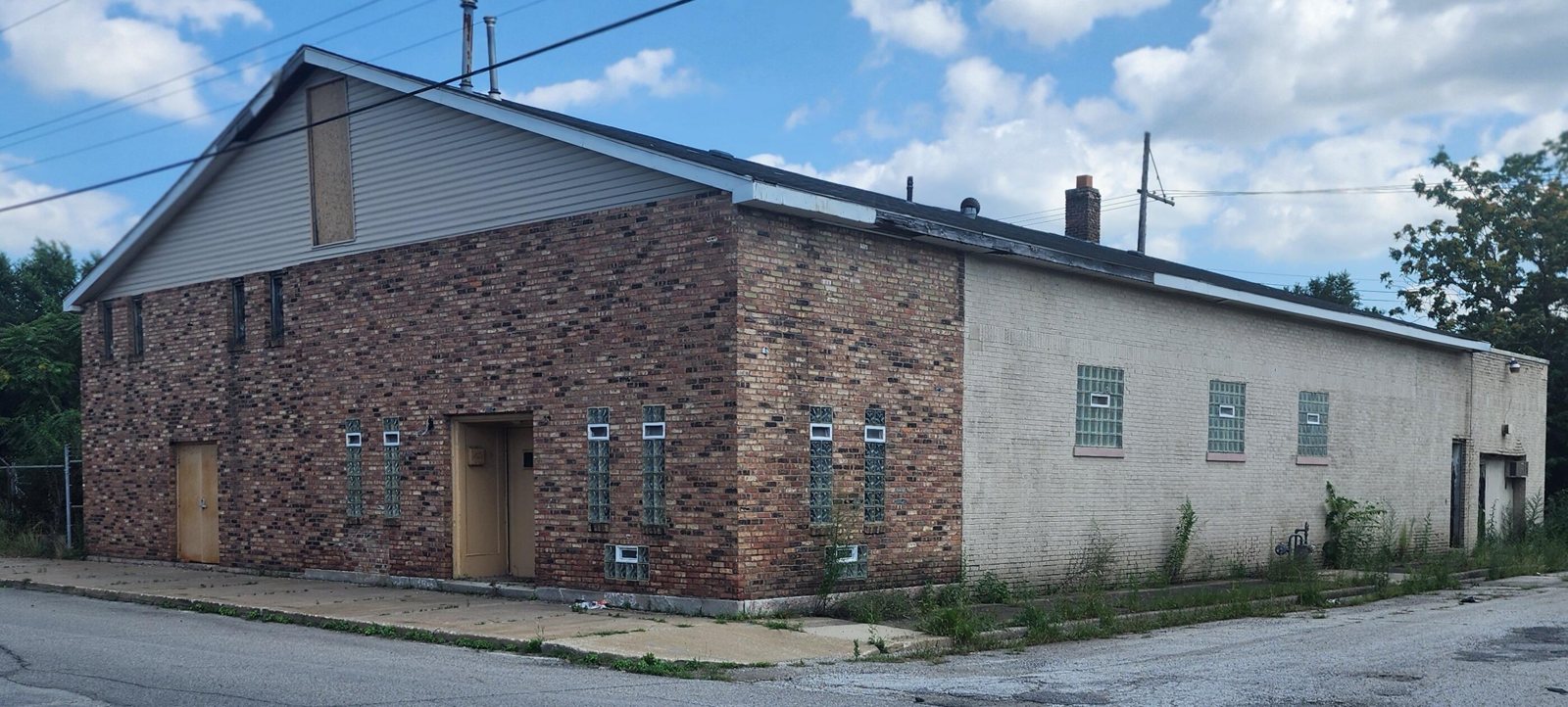 525 W 11th Avenue, photo 1 of 5